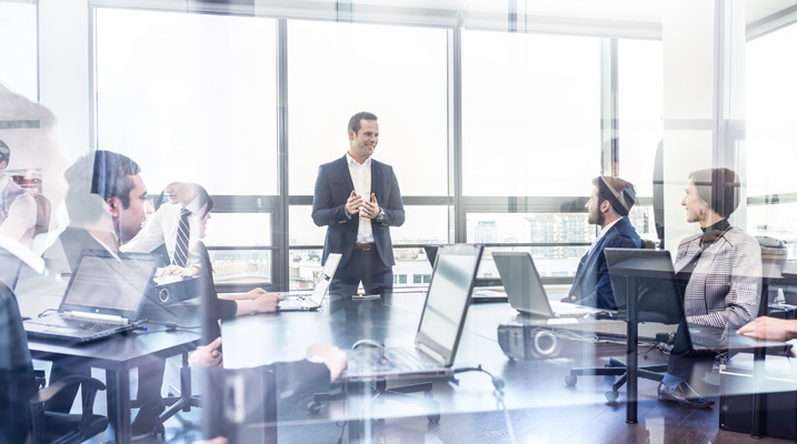Successful,Team,Leader,And,Business,Owner,Leading,Informal,In-house,Business online casino broker presenting to his team members